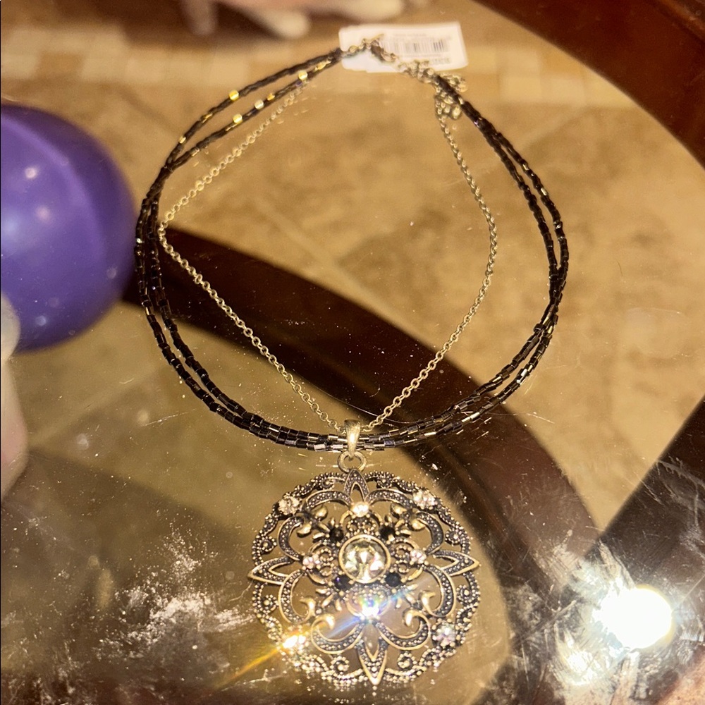 Cookie Lee Black and Gold Pendant Necklace - Picture 6 of 7